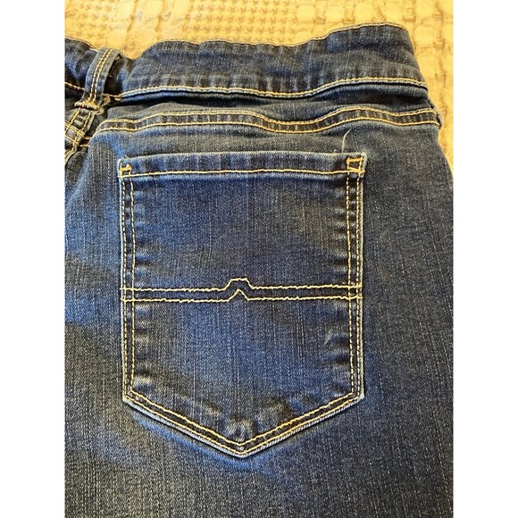 Arizona Jeans Size 13 Womens Denim Distressed Cuffed Shorts Vacation Travel Pool - Picture 6 of 9